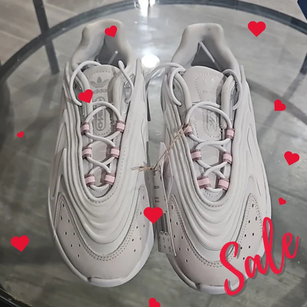 Womens ADIDAS Ozelia Size 8 Light Gray and Pink